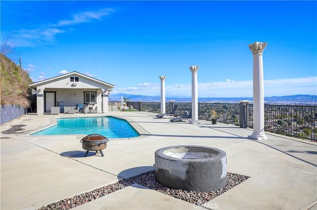 449 Skylark, San Bernardino, CA 92405