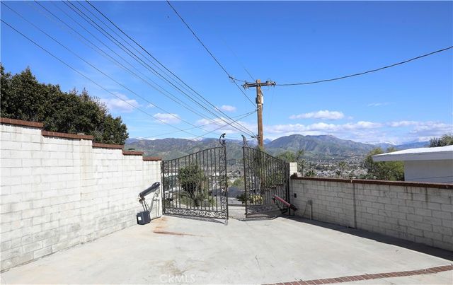 449 Skylark, San Bernardino, CA 92405