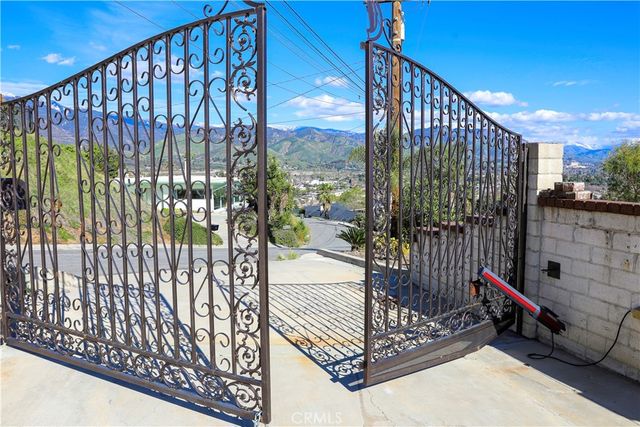 449 Skylark, San Bernardino, CA 92405