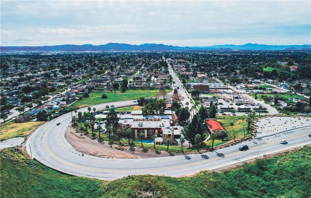 449 Skylark, San Bernardino, CA 92405