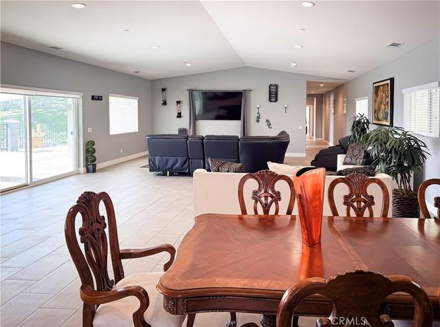 449 Skylark, San Bernardino, CA 92405