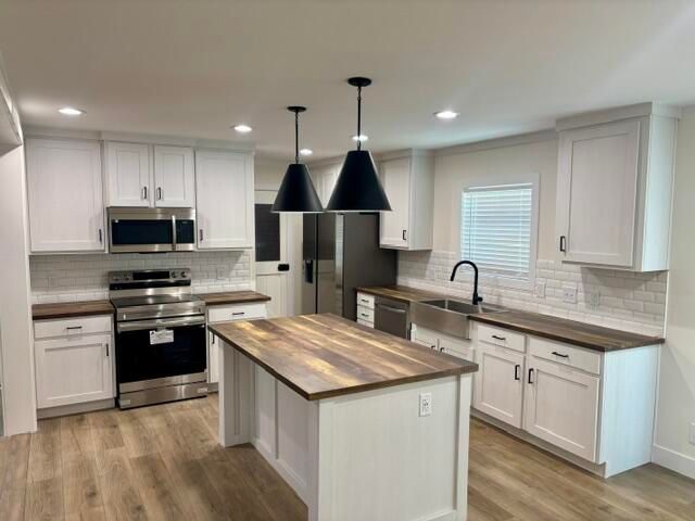 116 Navajo CIR, Henry, VA 24102