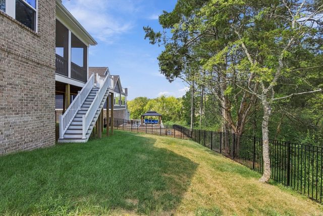 810 Westchester Cir, Hendersonville, TN 37075