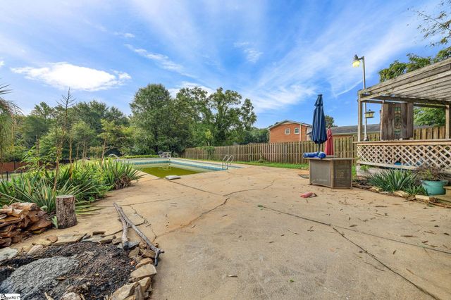 101 Hendrix Court, Boiling Springs, SC 29316