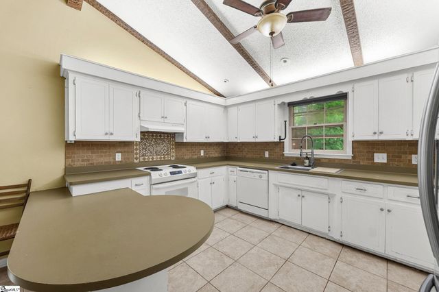101 Hendrix Court, Boiling Springs, SC 29316