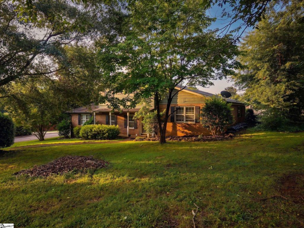 101 Hendrix Court, Boiling Springs, SC 29316