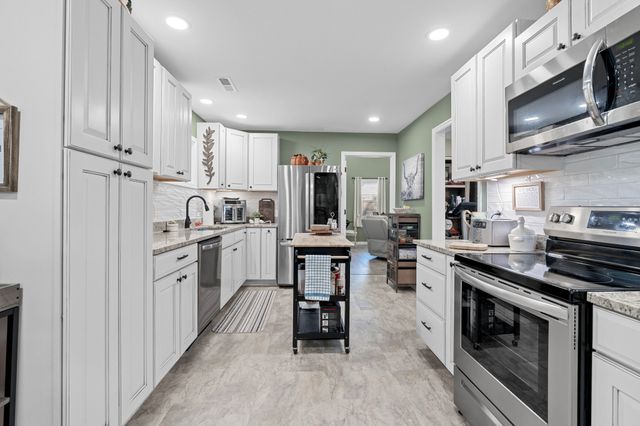 221 Jackson Cir, Tullahoma, TN 37388