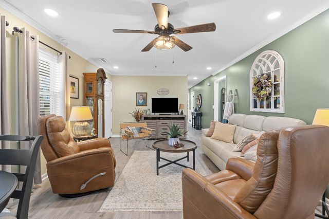 221 Jackson Cir, Tullahoma, TN 37388