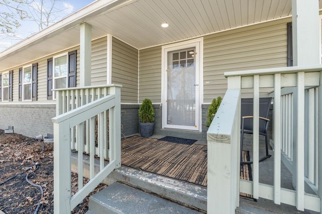 221 Jackson Cir, Tullahoma, TN 37388