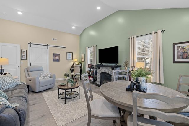 221 Jackson Cir, Tullahoma, TN 37388