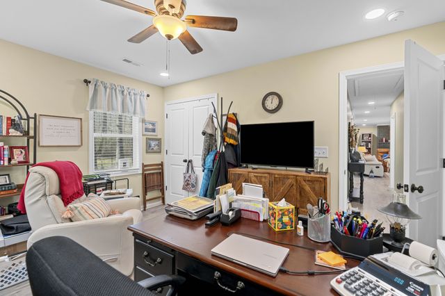 221 Jackson Cir, Tullahoma, TN 37388