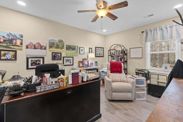 221 Jackson Cir, Tullahoma, TN 37388