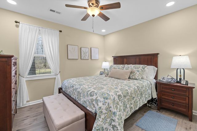 221 Jackson Cir, Tullahoma, TN 37388