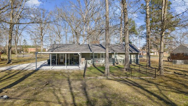 221 Jackson Cir, Tullahoma, TN 37388