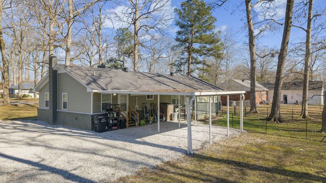 221 Jackson Cir, Tullahoma, TN 37388