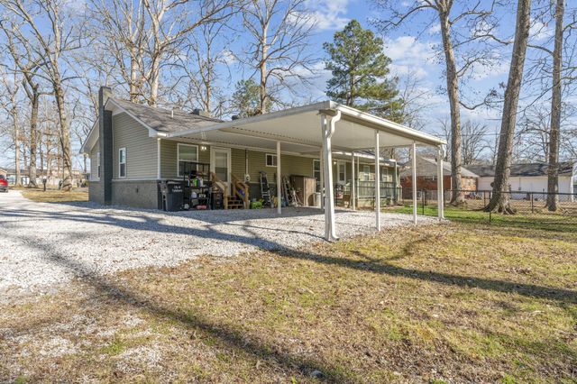 221 Jackson Cir, Tullahoma, TN 37388