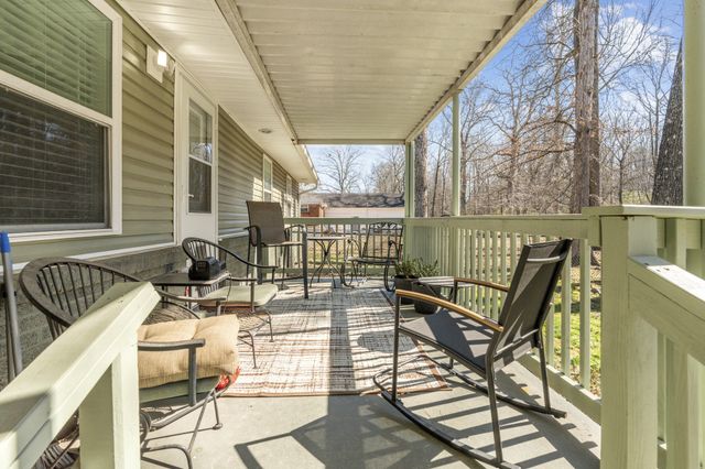 221 Jackson Cir, Tullahoma, TN 37388