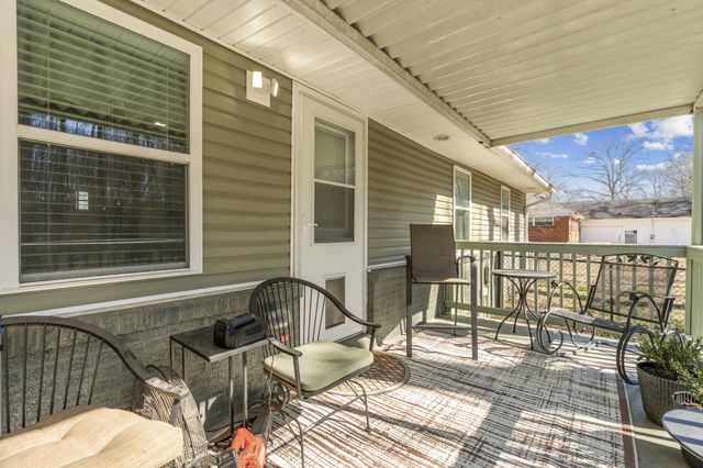 221 Jackson Cir, Tullahoma, TN 37388