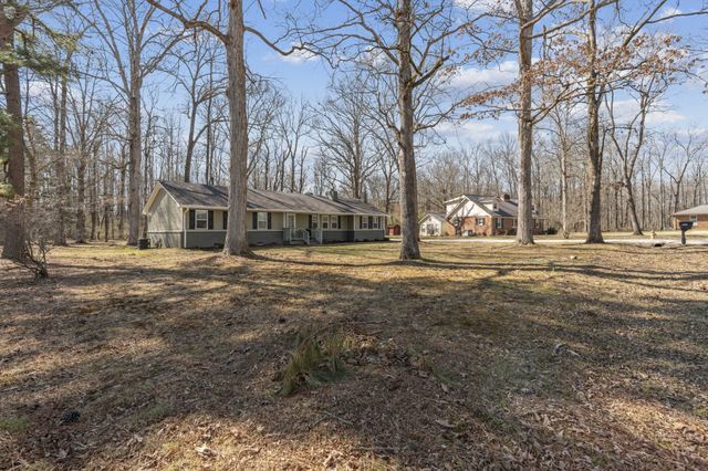 221 Jackson Cir, Tullahoma, TN 37388