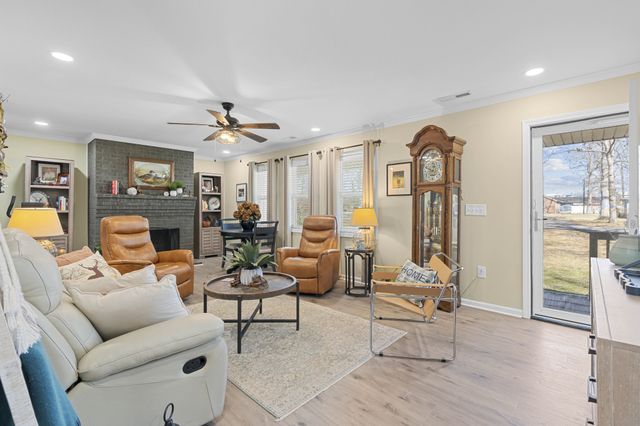 221 Jackson Cir, Tullahoma, TN 37388