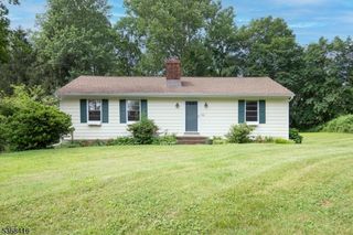 17 Joliet St, Tewksbury Twp., NJ 08858
