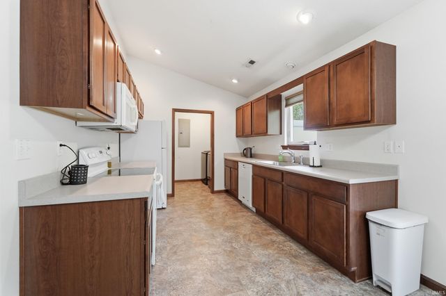 816 Katarina Court, Kendallville, IN 46755