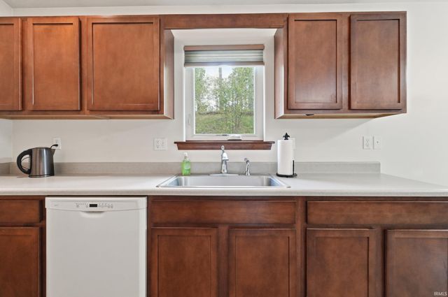 816 Katarina Court, Kendallville, IN 46755