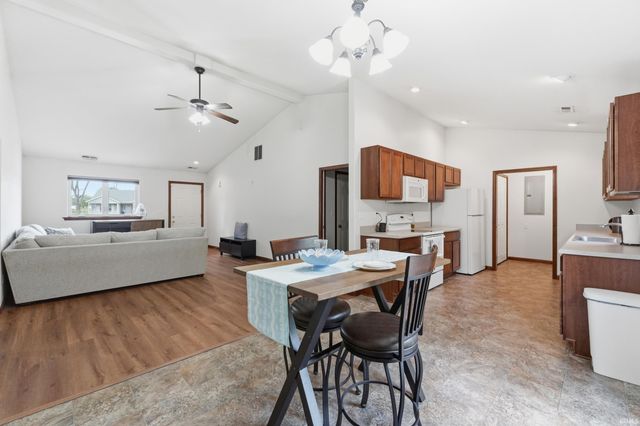 816 Katarina Court, Kendallville, IN 46755