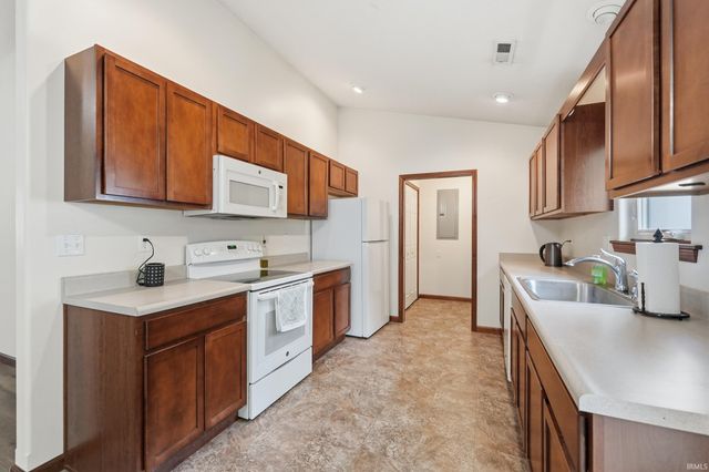 816 Katarina Court, Kendallville, IN 46755