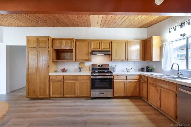 245 Paden Dr, Spring Valley, CA 91977