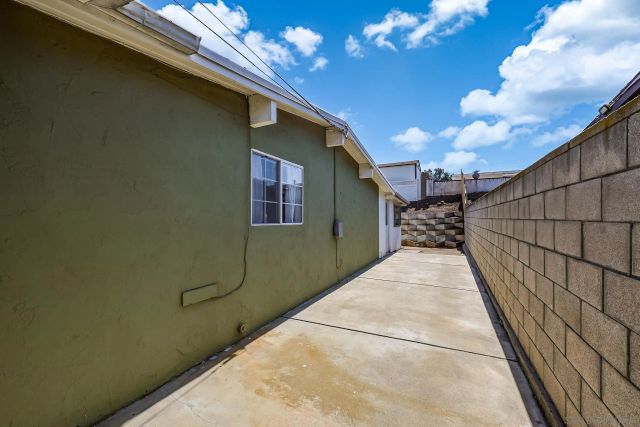 245 Paden Dr, Spring Valley, CA 91977
