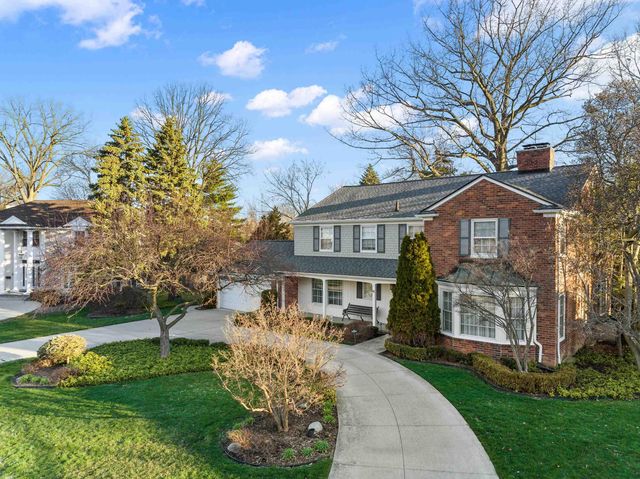 88 Webber Place, Grosse Pointe Shores, MI 48236