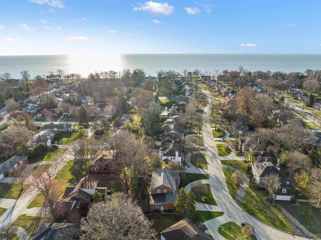 88 Webber Place, Grosse Pointe Shores, MI 48236