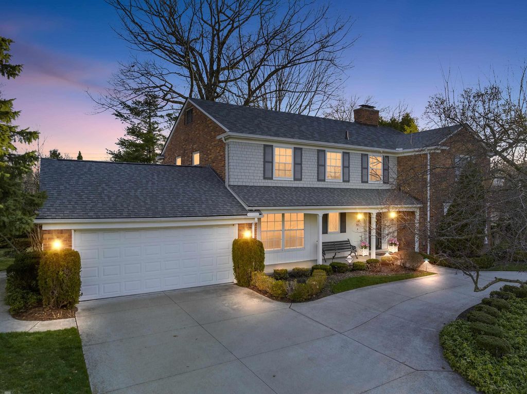 88 Webber Place, Grosse Pointe Shores, MI 48236