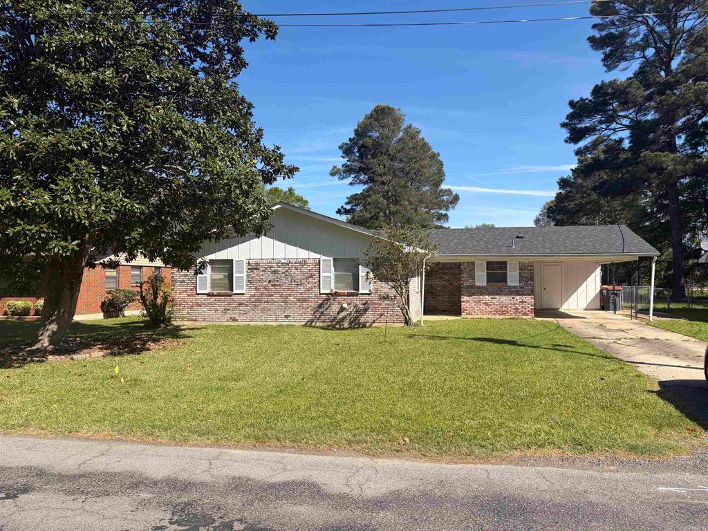 107 W 37th Avenue, Pine Bluff, AR 71603