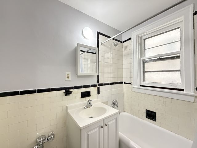 917 W EASTWOOD Avenue 418, Chicago, IL 60640