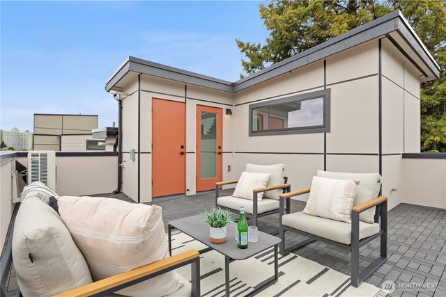 6544 A Latona Avenue NE, Seattle, WA 98115