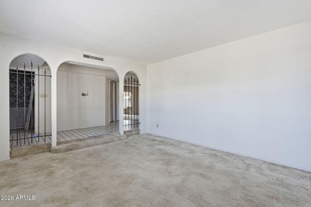 2040 E STATE Avenue, Phoenix, AZ 85020
