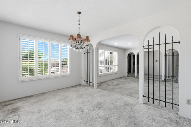 2040 E STATE Avenue, Phoenix, AZ 85020