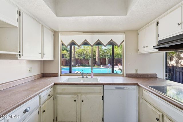 2040 E STATE Avenue, Phoenix, AZ 85020