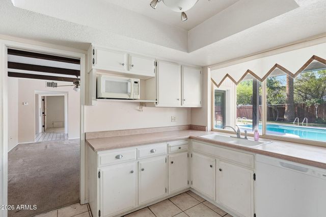 2040 E STATE Avenue, Phoenix, AZ 85020