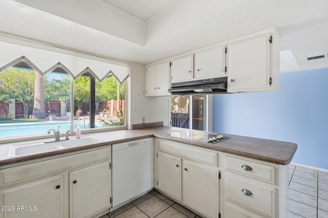 2040 E STATE Avenue, Phoenix, AZ 85020