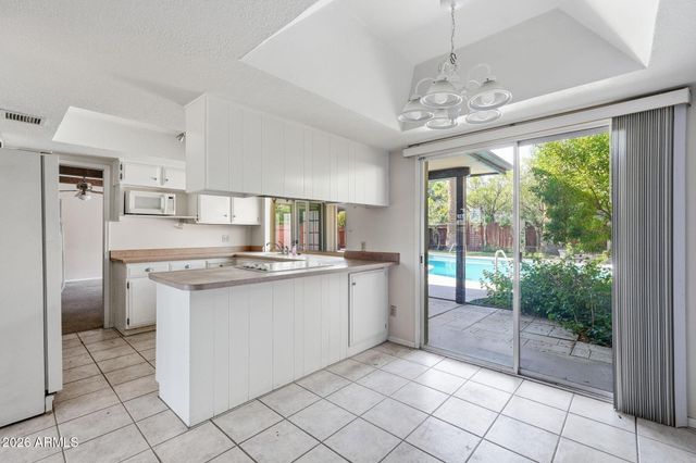 2040 E STATE Avenue, Phoenix, AZ 85020