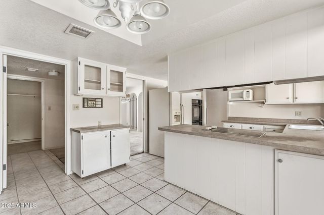 2040 E STATE Avenue, Phoenix, AZ 85020