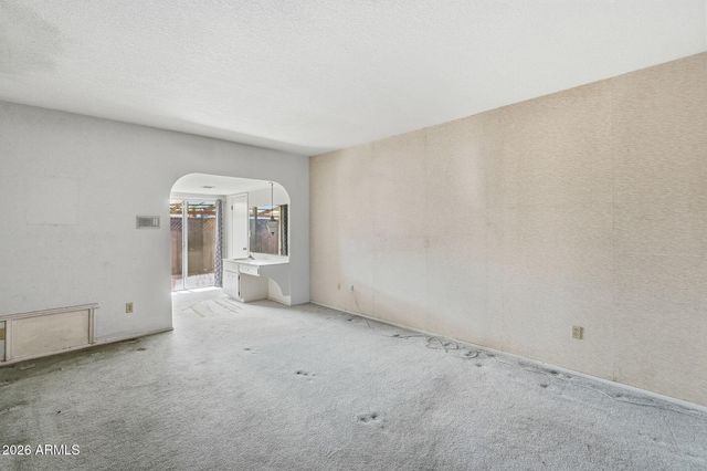 2040 E STATE Avenue, Phoenix, AZ 85020