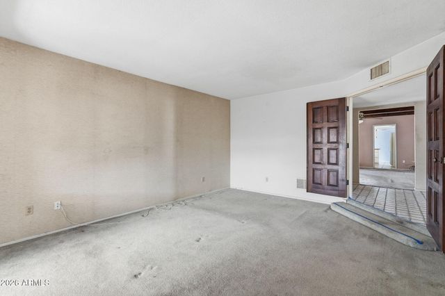 2040 E STATE Avenue, Phoenix, AZ 85020