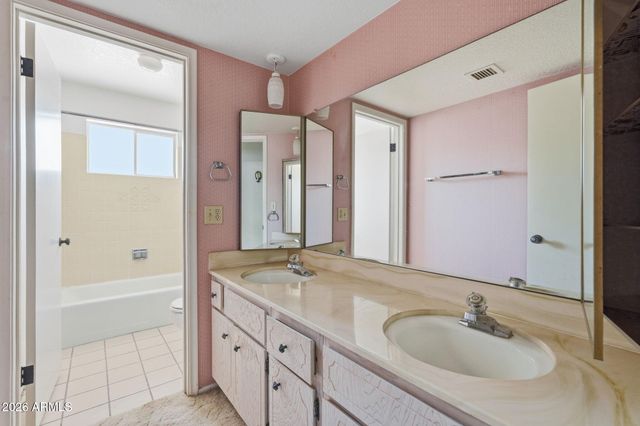 2040 E STATE Avenue, Phoenix, AZ 85020