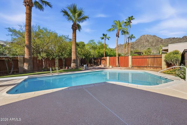 2040 E STATE Avenue, Phoenix, AZ 85020