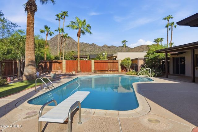 2040 E STATE Avenue, Phoenix, AZ 85020