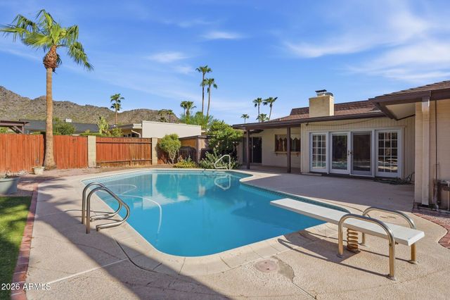 2040 E STATE Avenue, Phoenix, AZ 85020